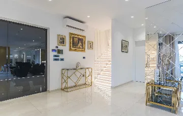 Modern 5-Bedroom Villa with Pool in Kaštelir