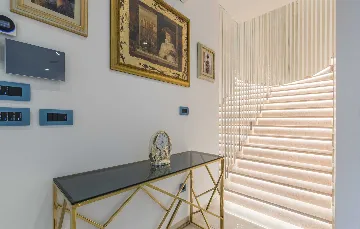 Modern 5-Bedroom Villa with Pool in Kaštelir