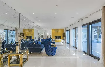 Modern 5-Bedroom Villa with Pool in Kaštelir