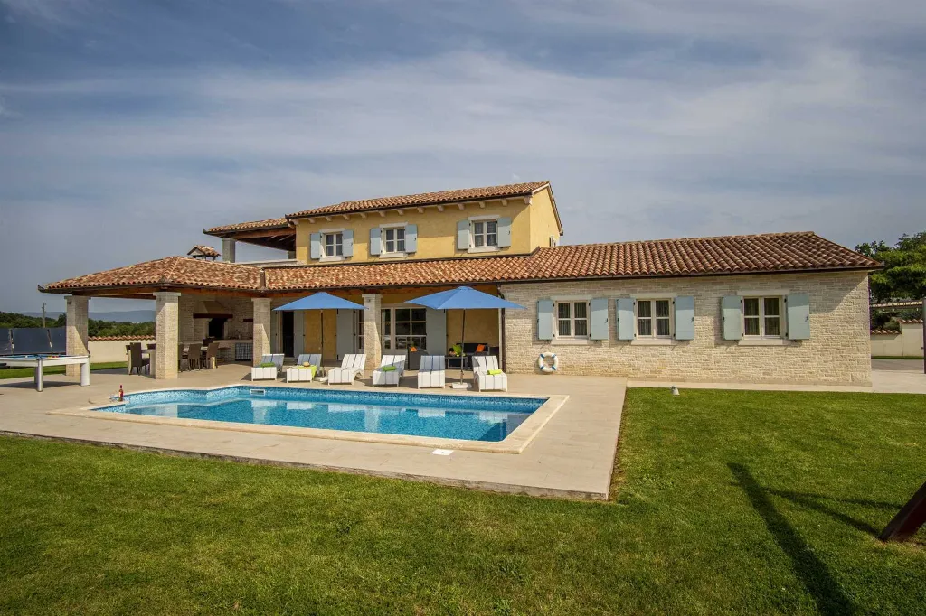 Family Villa with Pool in Krnica Countryside