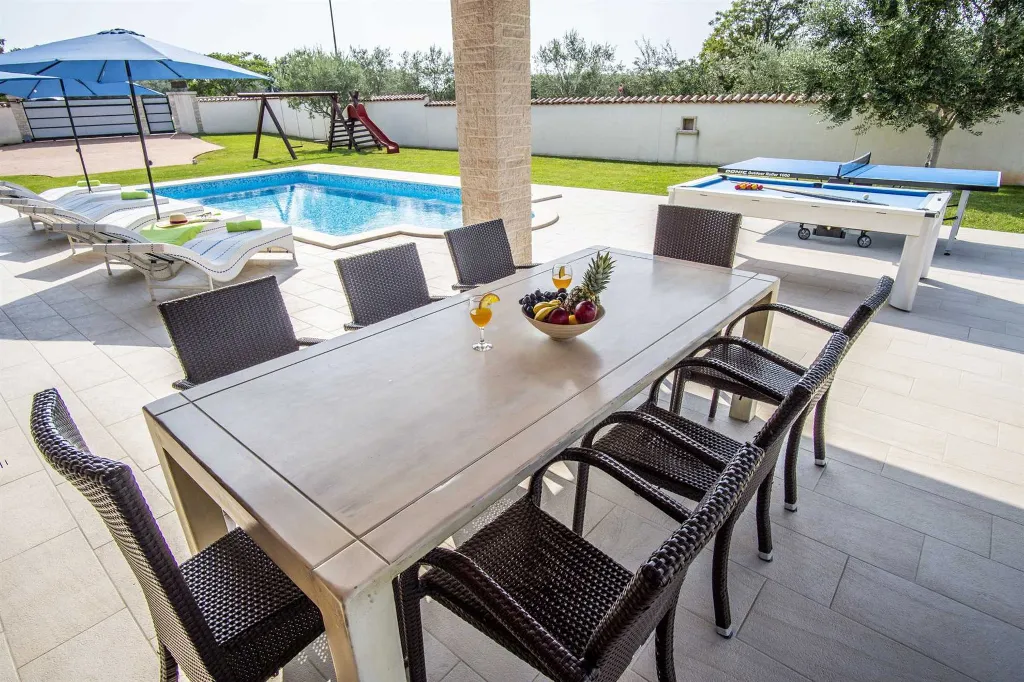 Family Villa with Pool in Krnica Countryside