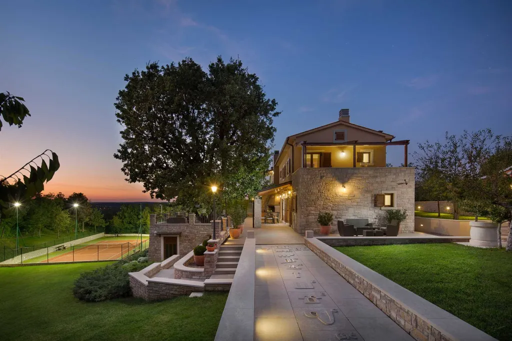 Spacious Villa with Pool and Tennis Court in Labin