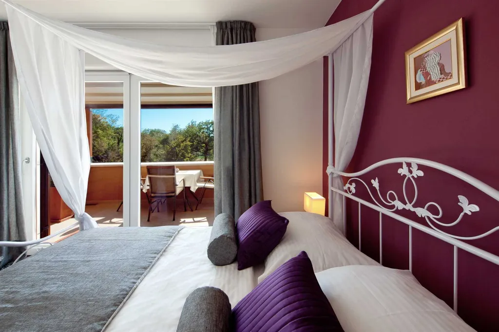 Spacious Villa with Pool and Tennis Court in Labin