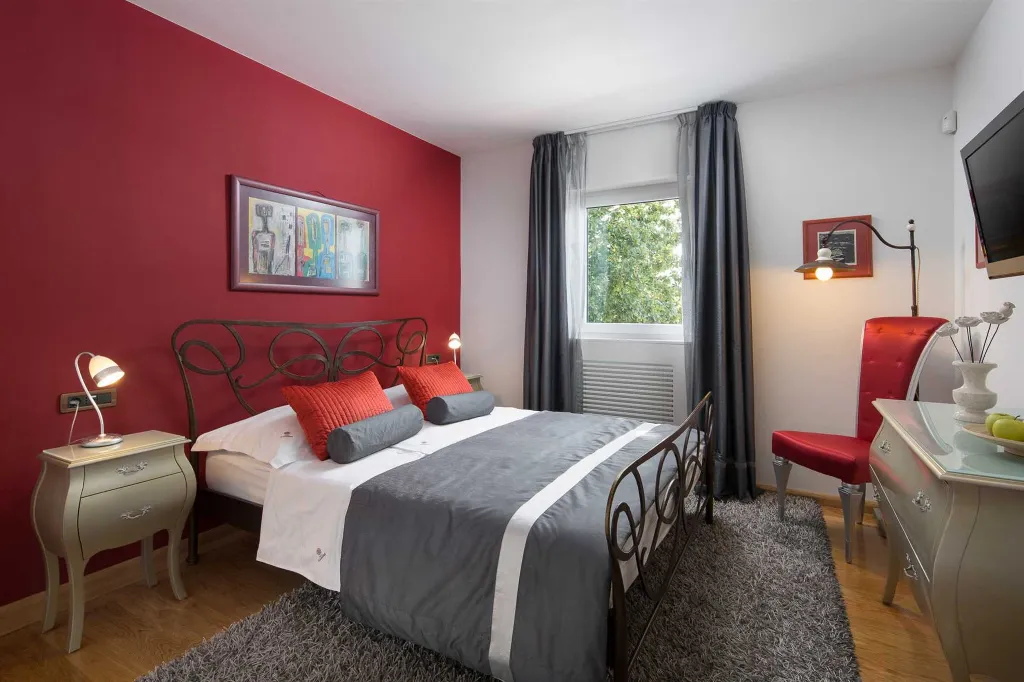 Spacious Villa with Pool and Tennis Court in Labin