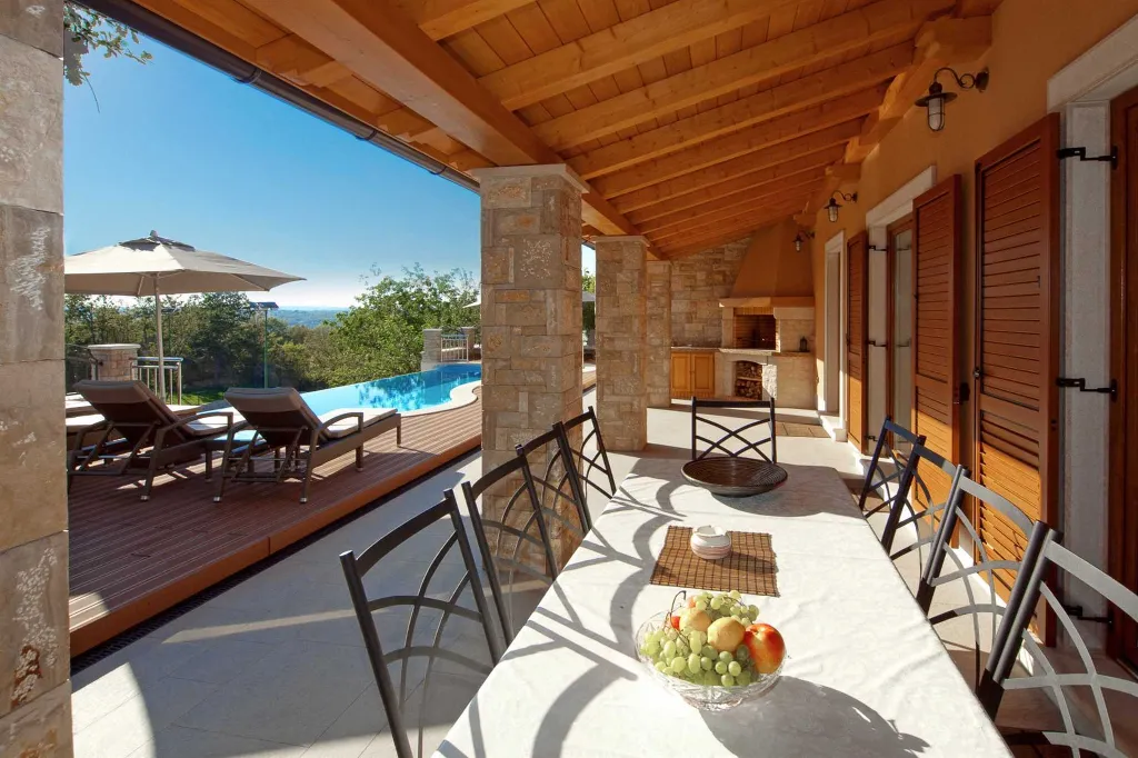 Spacious Villa with Pool and Tennis Court in Labin