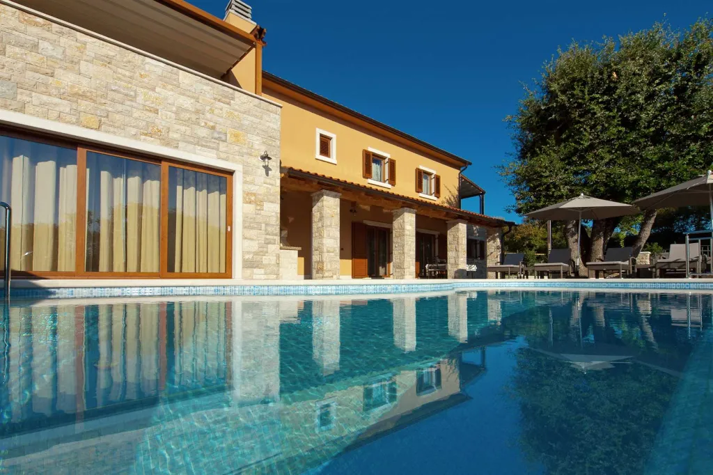 Spacious Villa with Pool and Tennis Court in Labin