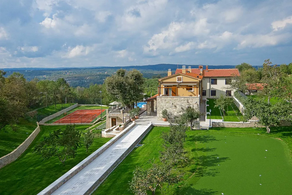 Spacious Villa with Pool and Tennis Court in Labin