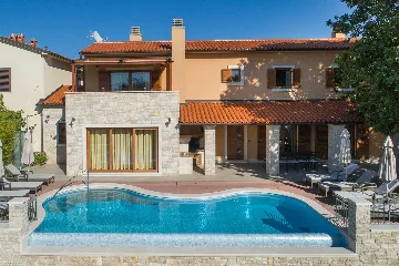 Spacious Villa with Pool and Tennis Court in Labin