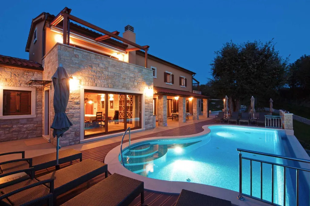 Spacious Villa with Pool and Tennis Court in Labin