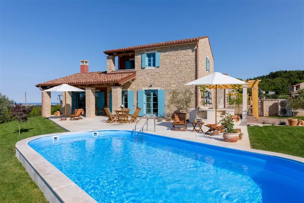 Modern Villa with Pool and Garden in Umag