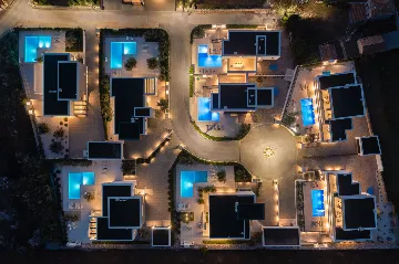 Modern 6-Bedroom Villa with Pool near Vodnjan