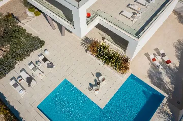 Modern 6-Bedroom Villa with Pool near Vodnjan