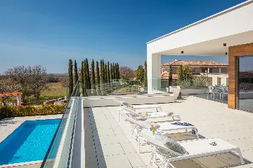 Modern 6-Bedroom Villa with Pool near Vodnjan