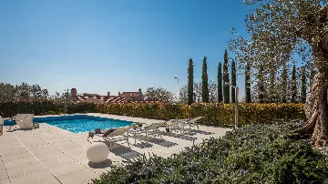 Modern 6-Bedroom Villa with Pool near Vodnjan