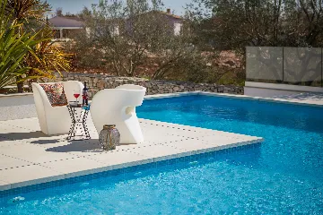 Modern 6-Bedroom Villa with Pool near Vodnjan