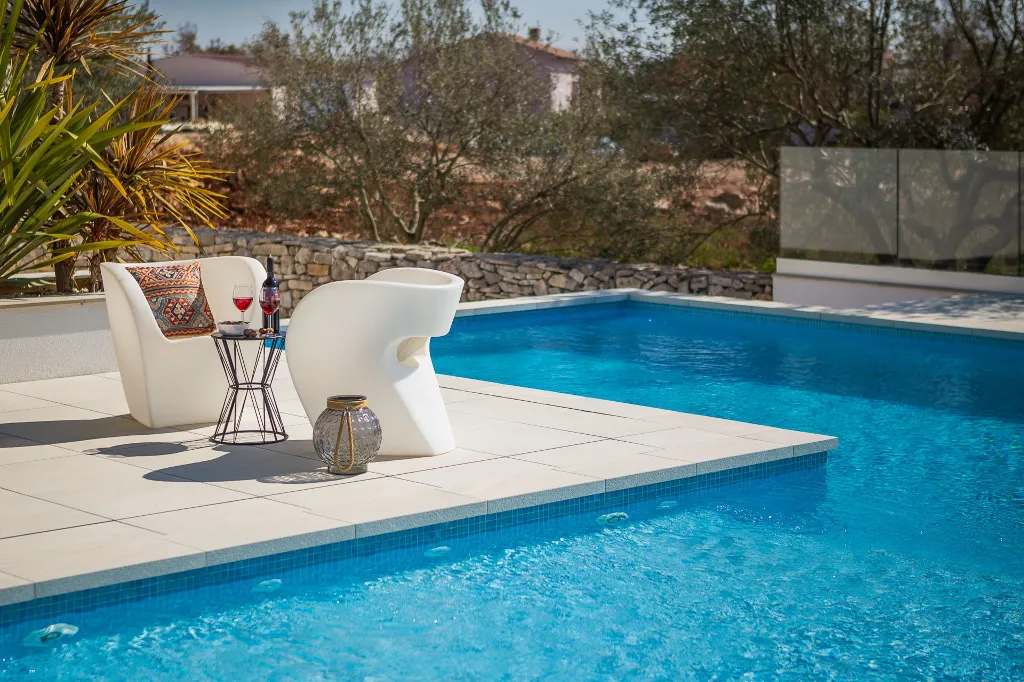 Modern 6-Bedroom Villa with Pool near Vodnjan