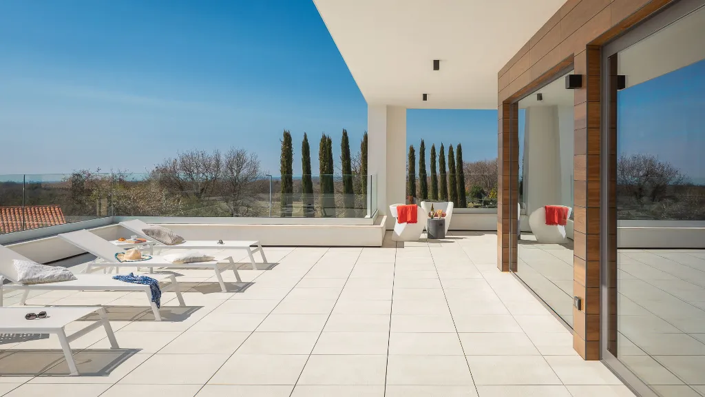Modern 6-Bedroom Villa with Pool near Vodnjan