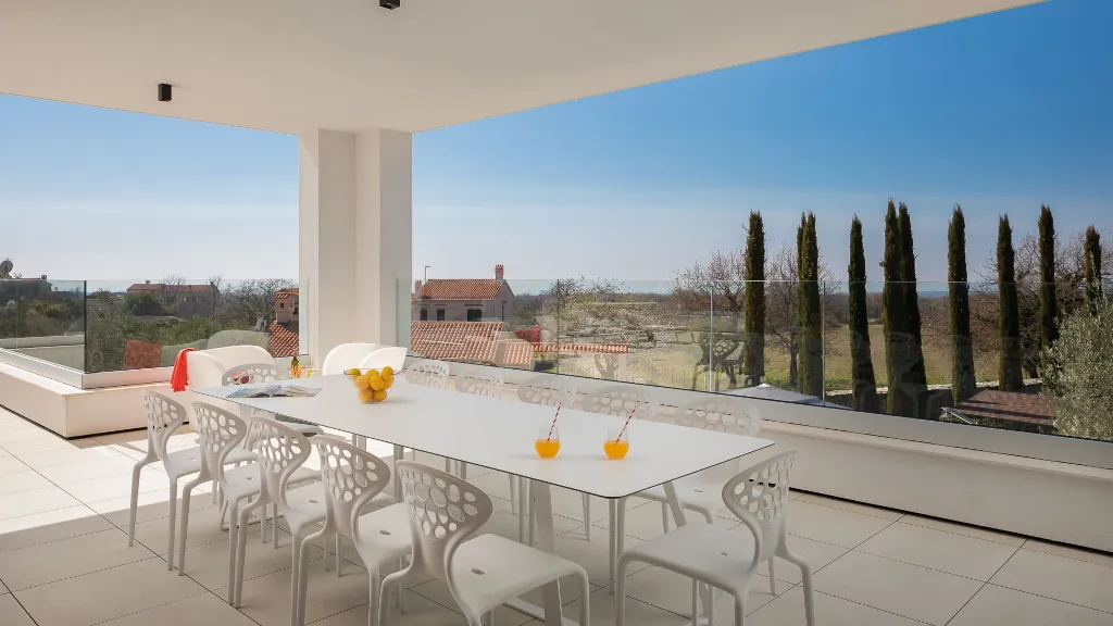 Modern 6-Bedroom Villa with Pool near Vodnjan
