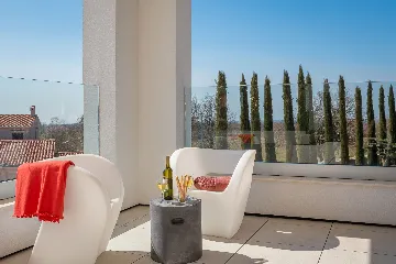 Modern 6-Bedroom Villa with Pool near Vodnjan