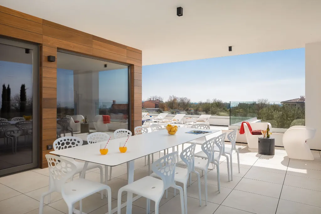Modern 6-Bedroom Villa with Pool near Vodnjan