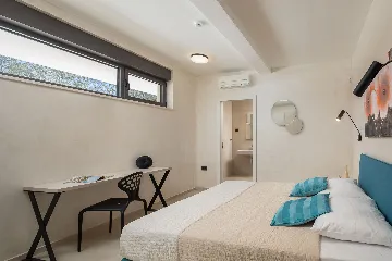 Modern 6-Bedroom Villa with Pool near Vodnjan