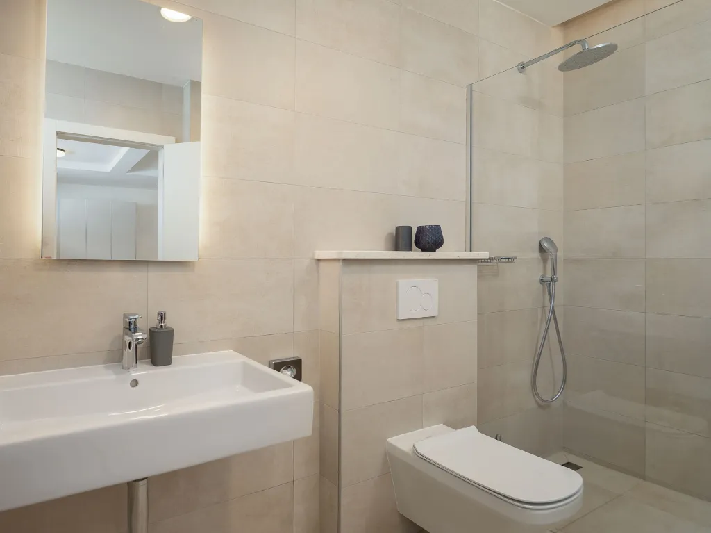 Modern 6-Bedroom Villa with Pool near Vodnjan