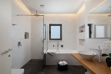 Modern 6-Bedroom Villa with Pool near Vodnjan