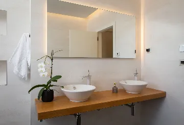 Modern 6-Bedroom Villa with Pool near Vodnjan