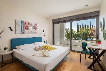 Modern 6-Bedroom Villa with Pool near Vodnjan