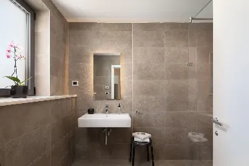 Modern 6-Bedroom Villa with Pool near Vodnjan