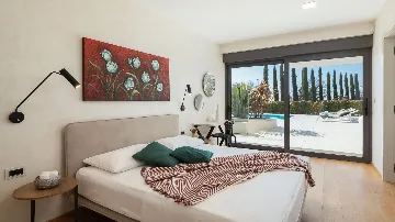 Modern 6-Bedroom Villa with Pool near Vodnjan