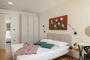 Modern 6-Bedroom Villa with Pool near Vodnjan