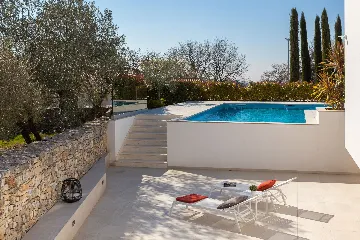 Modern 6-Bedroom Villa with Pool near Vodnjan