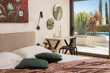 Modern 6-Bedroom Villa with Pool near Vodnjan