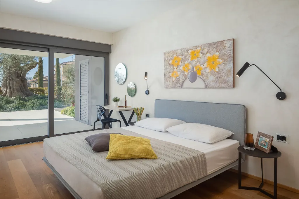 Modern 6-Bedroom Villa with Pool near Vodnjan