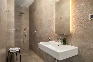 Modern 6-Bedroom Villa with Pool near Vodnjan