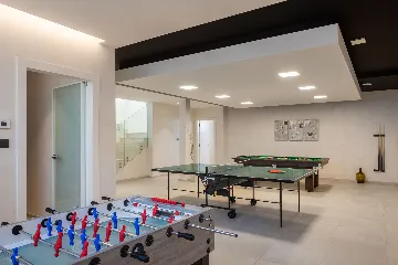 Modern 6-Bedroom Villa with Pool near Vodnjan