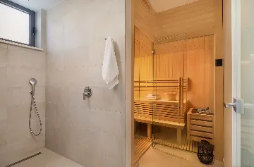 Modern 6-Bedroom Villa with Pool near Vodnjan