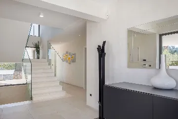 Modern 6-Bedroom Villa with Pool near Vodnjan