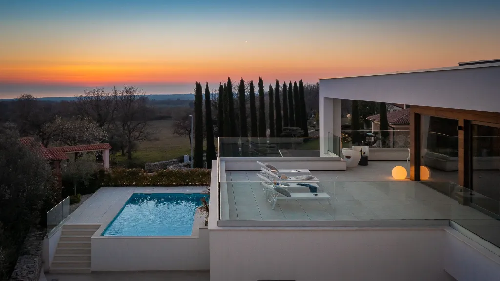 Modern 6-Bedroom Villa with Pool near Vodnjan