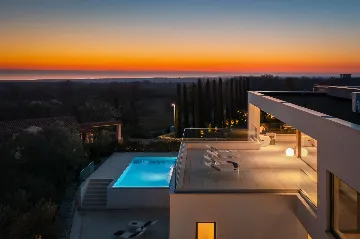 Modern 6-Bedroom Villa with Pool near Vodnjan