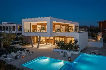 Modern 6-Bedroom Villa with Pool near Vodnjan