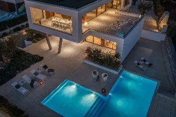 Modern 6-Bedroom Villa with Pool near Vodnjan