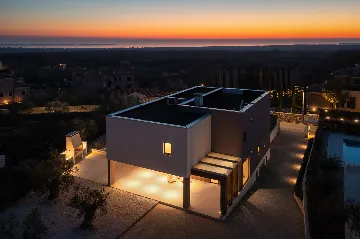 Modern 6-Bedroom Villa with Pool near Vodnjan