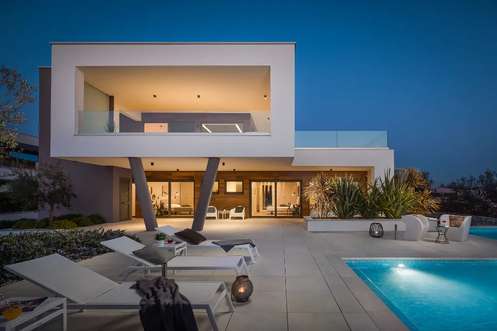 Modern 6-Bedroom Villa with Pool near Vodnjan