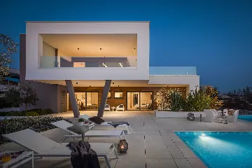 Modern 6-Bedroom Villa with Pool near Vodnjan