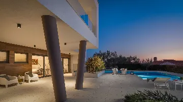 Modern 6-Bedroom Villa with Pool near Vodnjan