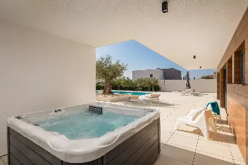 Contemporary Villa Retreat with Pool in Vodnjan