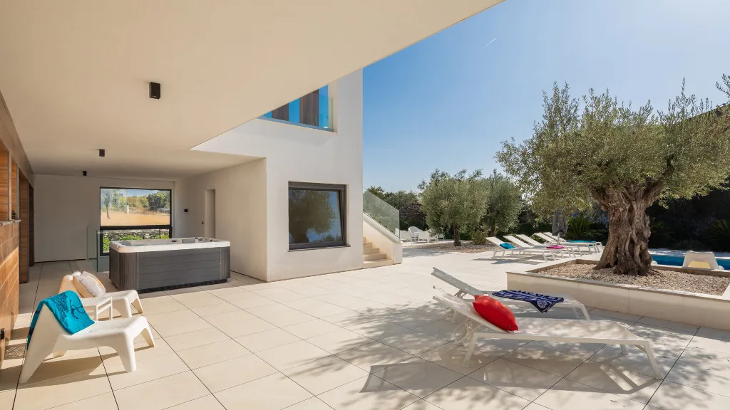 Contemporary Villa Retreat with Pool in Vodnjan