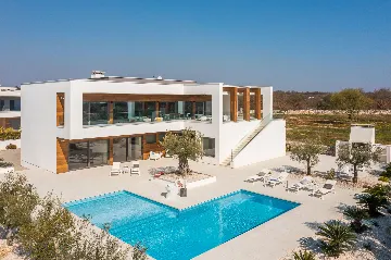 Contemporary Villa Retreat with Pool in Vodnjan